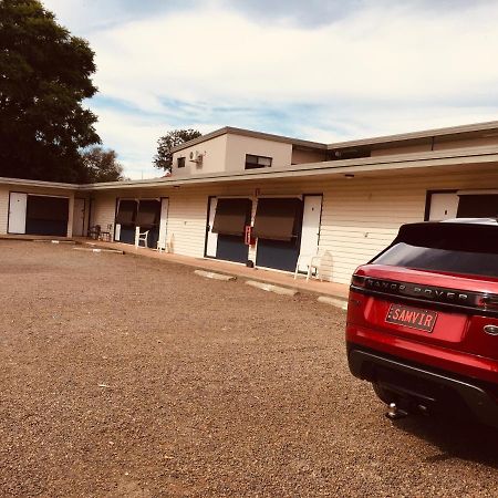 Red Cedar Motel Muswellbrook Zewnętrze zdjęcie
