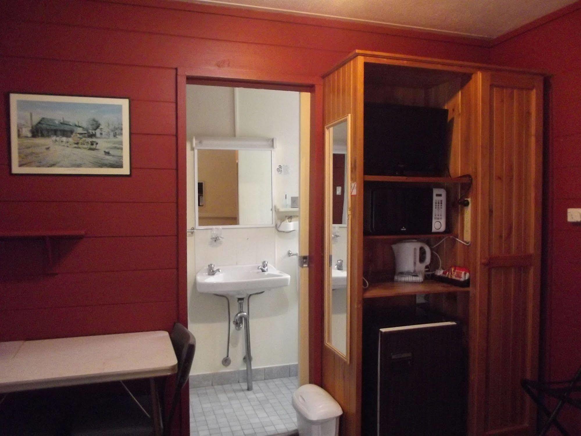 Red Cedar Motel Muswellbrook Zewnętrze zdjęcie